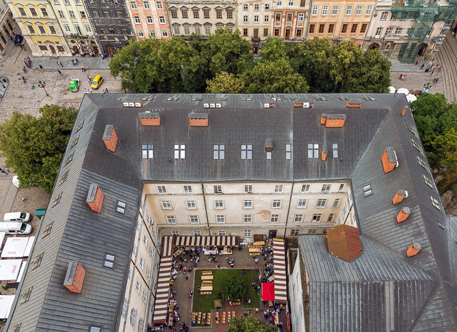 Подвір'я львівської ратуші замостять мозаїкою з інших вулиць