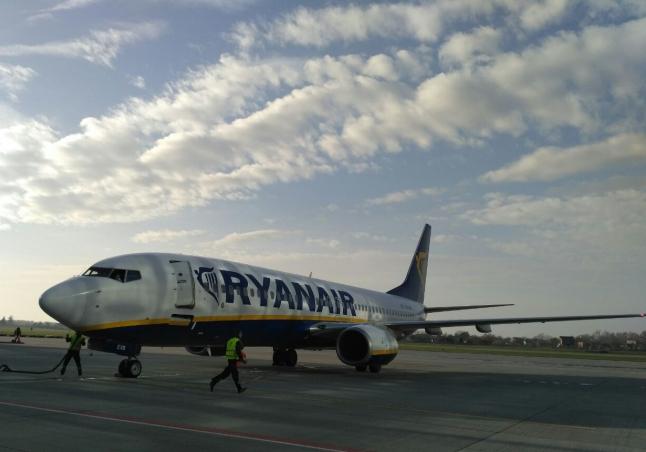 До Львова прилетів перший літак Ryanair. Фото "Твоє місто"