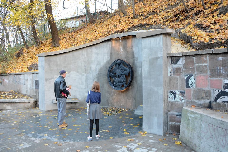 У Львові запрацював відреставрований фонтан "Водолій"