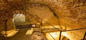 Прихопи ліхтарика: львів’ян кличуть на екскурсію підземеллями  Гарнізонного храму