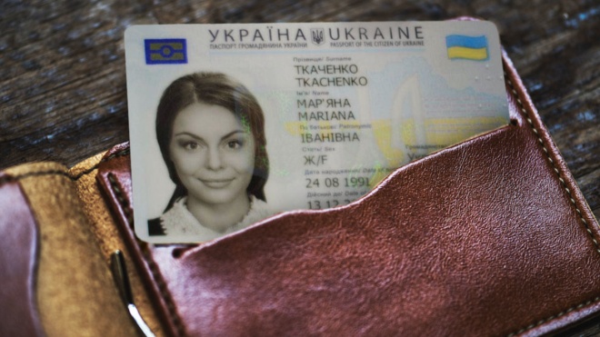 Як львів'янам обміняти паспорт на ID-картку. Фото: the Бабель
