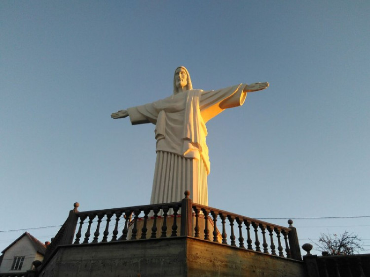 У Трускавці встановили найвищу в Україні статую Ісуса 
