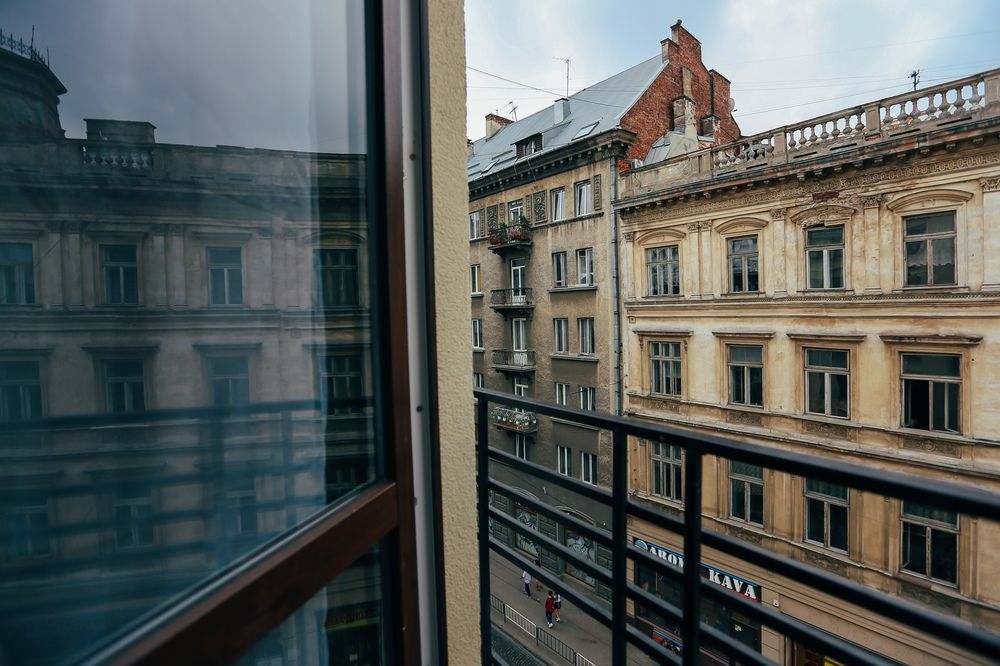 У центрі Львова іноземець намагався вчинити самогубство