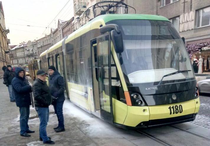На вулиці І. Франка у Львові загорівся трамвай «Електрон»