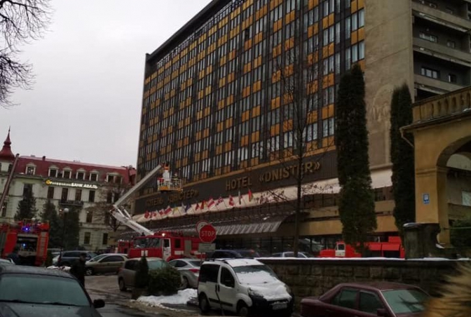 Стало відомо, що робили пожежні машини у Львові біля готелю «Дністер». 