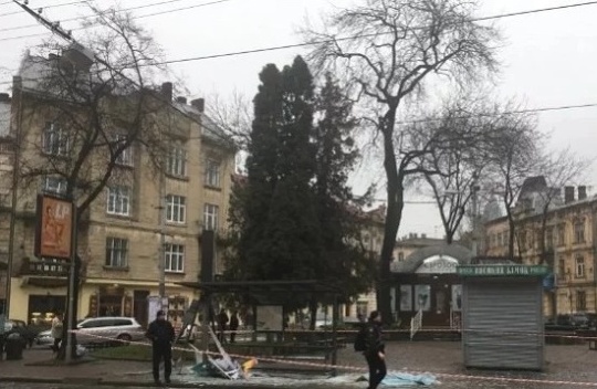 Поліцейські затримали водія, який у Львові збив дівчину на трамвайній зупинці і втік.