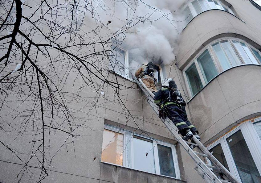 На Стрийській сталась пожежа у квартирі