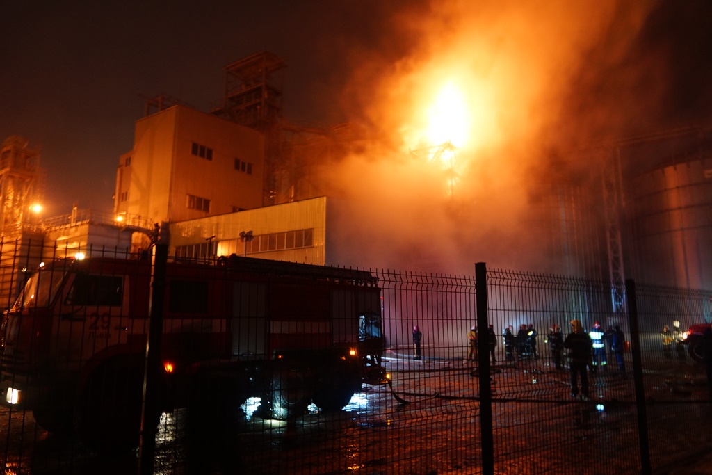Нові подробиці масштабної пожежі під Львовом: фото, відео