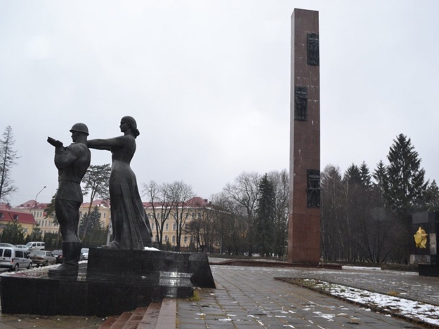 У Львівській міськраді розповіли, чому досі не демонтували аварійний Монумент Слави у Львові. 