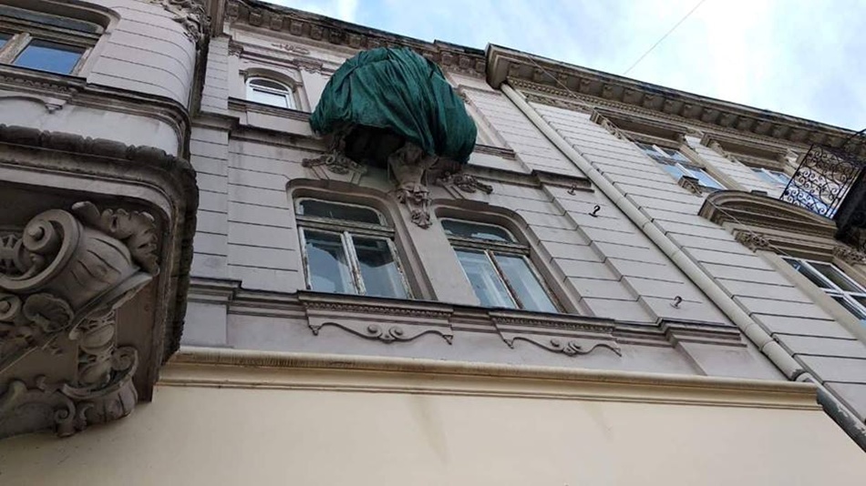 Мерія прокоментувала падіння балкону на проспекті Шевченка у Львові
