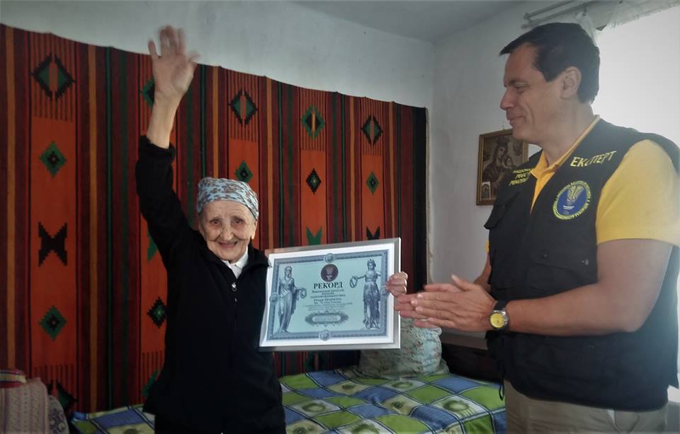 93-річна львів'янка потрапила до Книги рекордів: фото, відео
