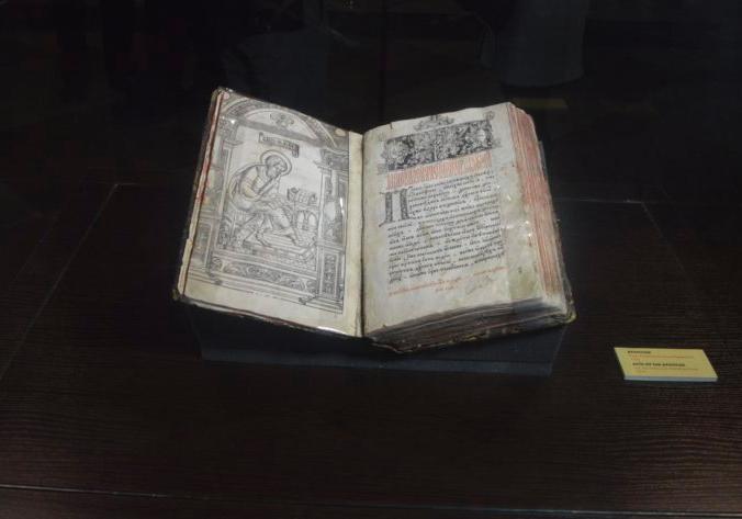 У Львові експонують першу друковану в Україні книгу — «Апостол» Івана Федорова, виданий у 1574 році. 