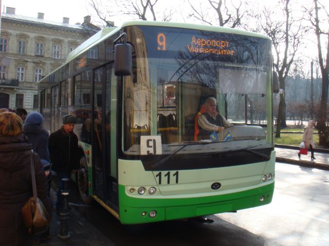 20 лютого у львівському тролейбусі помер пасажир. Фото ТРК Львів. Фото умовне.