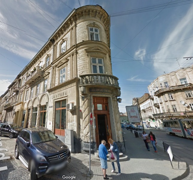 Меблі історичної аптеки на Грушевського, 23 у Львові повернуть, а будівлю відреставрують. 