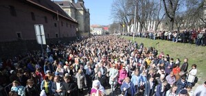 Дивись фото і відео: Львовом пройшла 60-тисячна молитовна хода