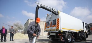 Під покровом ночі: на львівських вулицях працюють гігантські порохотяги