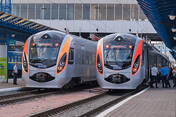 Укрзалізниця на п’ять днів, з 27 до 31 травня, відмінила кілька потягів зі Львова до польського Перемишля. 