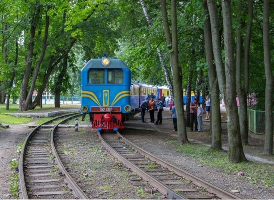 Львівська дитяча залізниця запрошує на відкриття сезону.