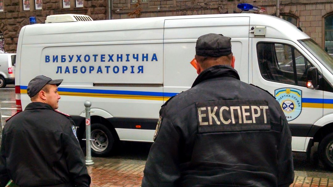 Львівські поліцейські перевіряють вісім готелів, які замінував анонім