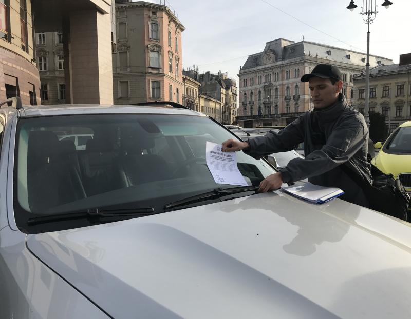 У Львові шукають півсотні інспекторів з паркування. 