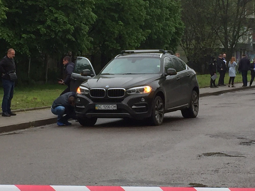 У Львові під час руху автомобіля BMW X6 спрацювала вибухівка