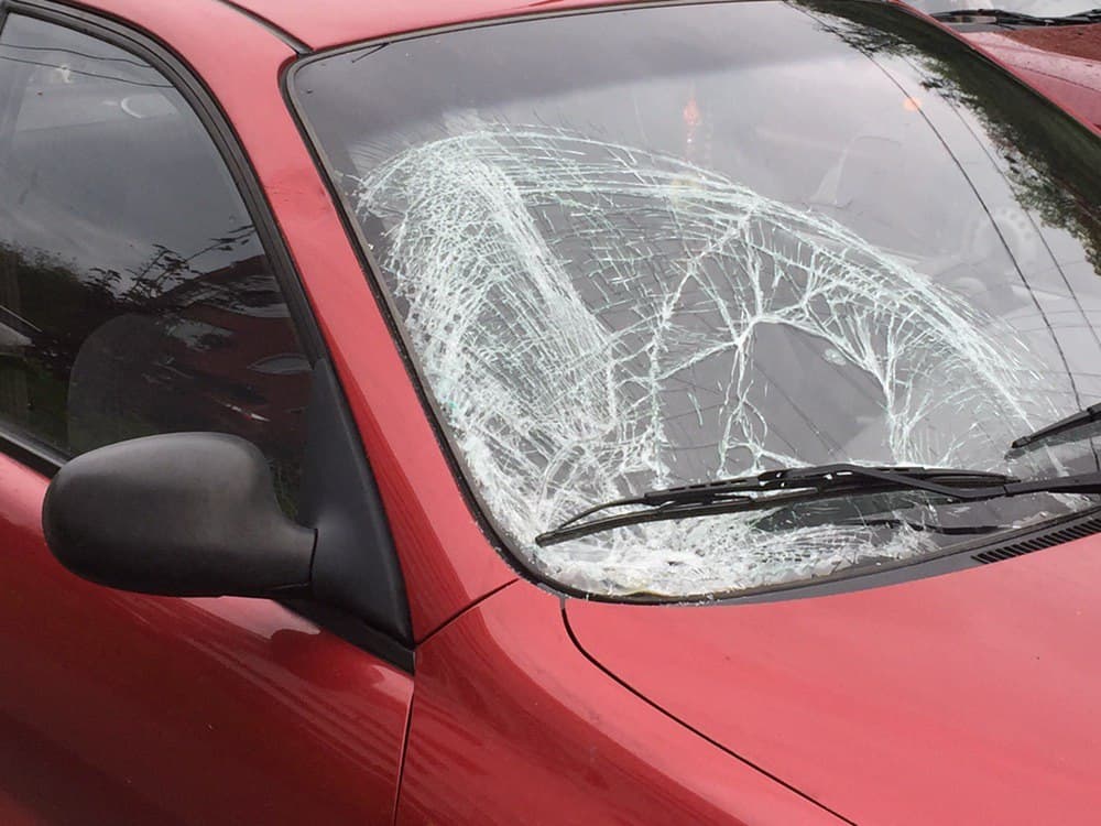 У Львові легковий автомобіль збив жінку.