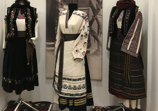 Афіша - Виставки - Експозиція автентичного українського одягу