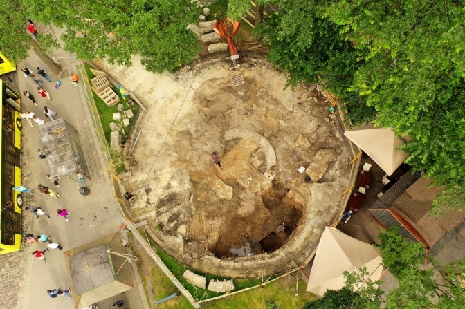 Під фонтаном Кульбаба у Львові знайдені фундаменти давнього храму Воздвиження Чесного Хреста.