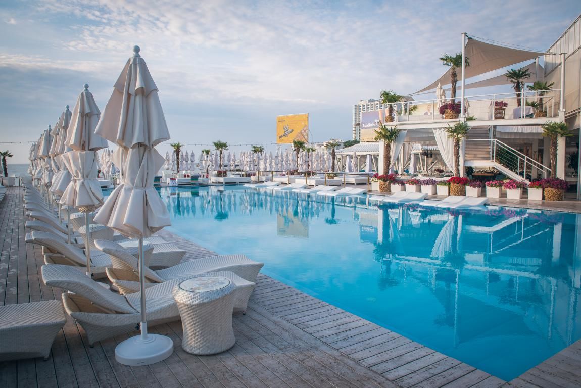 Коли хочеться шиканути: дев'ять пляжних комплексів із басейном в Одесі