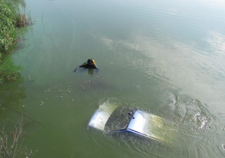Біля Львова автомобіль злетів у канал, загинули двоє. Фото умовне.