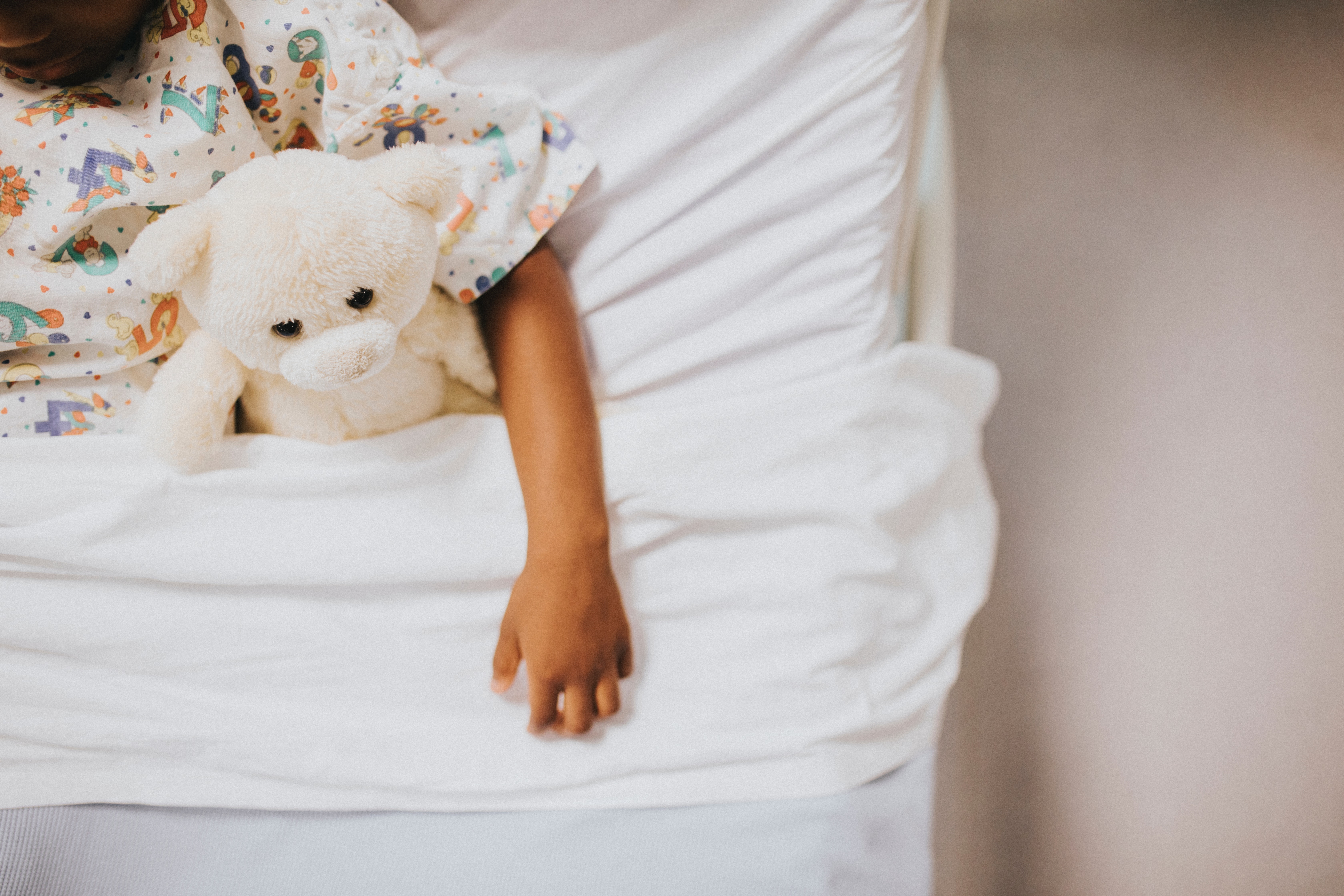 4-річна львів'янка потрапила в реанімацію через падіння з ліжка