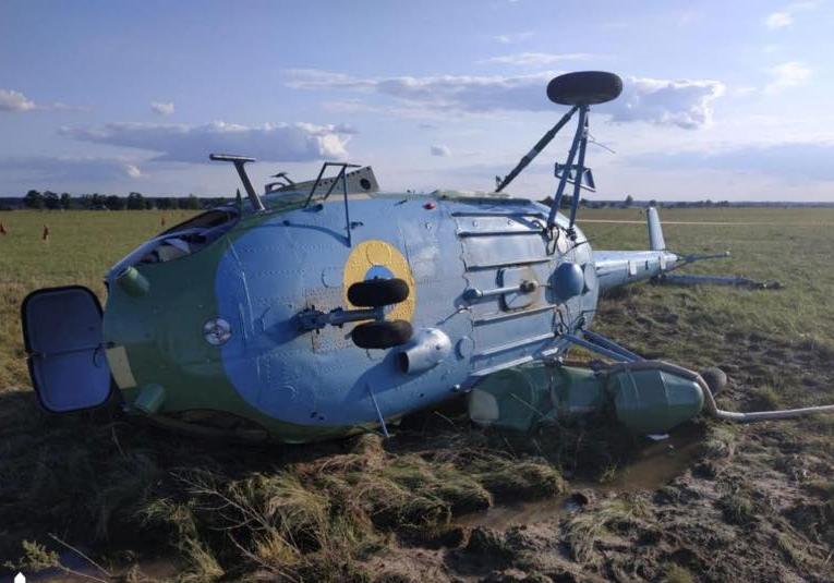 У Бродах на Львівщині розбився військовий вертоліт Мі-2. Фото ДБР.
