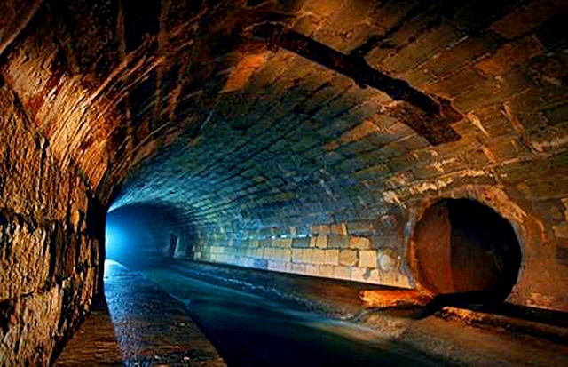 Мандрівка підземеллями середньовічного Львова - фото