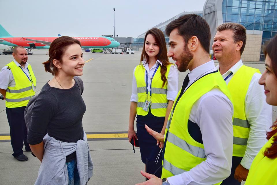 У львівському аеропорті зустріли мільйонну пасажирку.