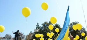 У вишиванках і з оркестром: з’явилося відео святкування Дня прапора у Львові