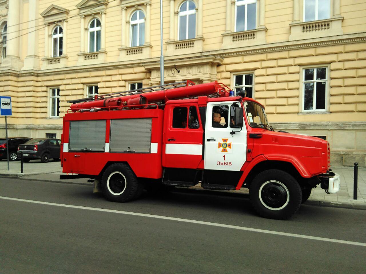 У Львові повідомили про замінування двох університетів і військової академії. Фото Depo.Львів.