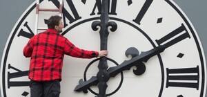 Цього тижня в Україні переводитимуть годинники на зимовий час: як адаптуватися