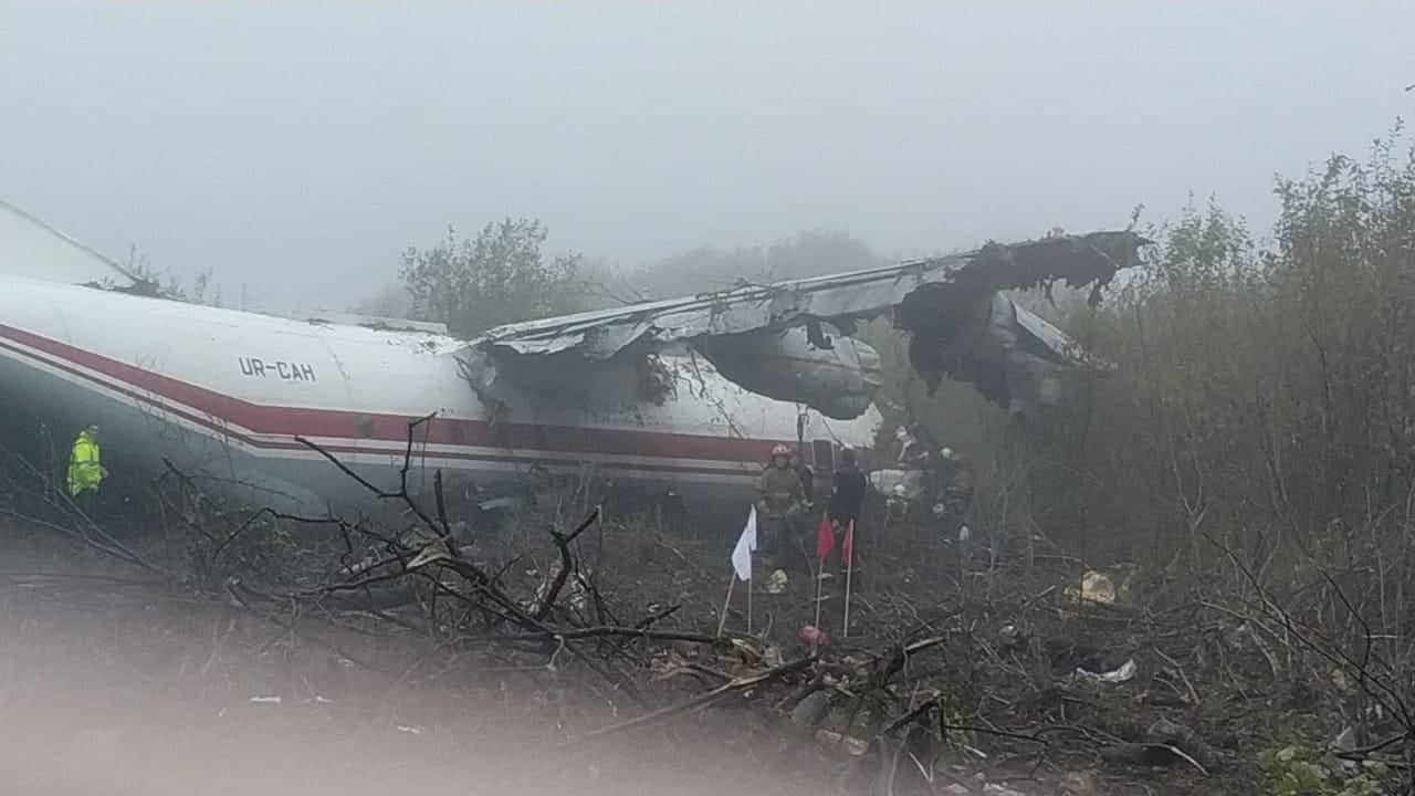 Біля Львова впав вантажний літак, загинули п'ятеро людей.