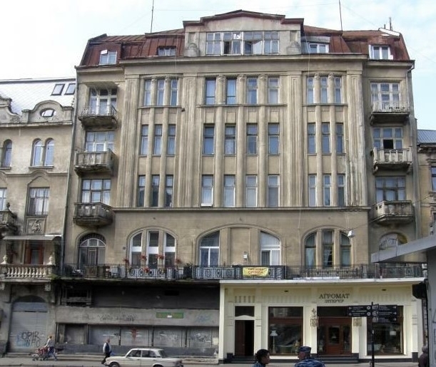 У Львові реставрують кінотеатр на вулиці Богдана Хмельницького, 11. Фото Роман Старецький.