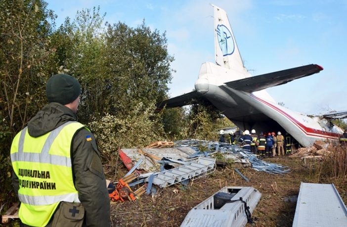 У поліції розглядають чотири версії падіння літака біля Львова.