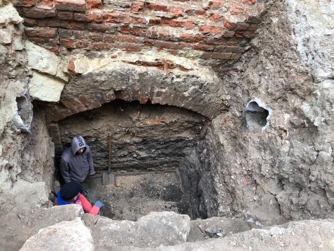 Під час ремонту на Корнякта знайшли залишки монастиря