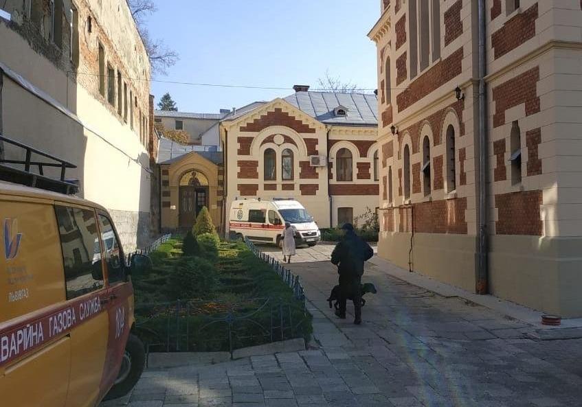 У Львові повідомили про замінування церкви та лікарні. Фото Національна поліція.