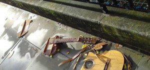 Співали російською: у Львові вуличним музикантам розтрощили гітари