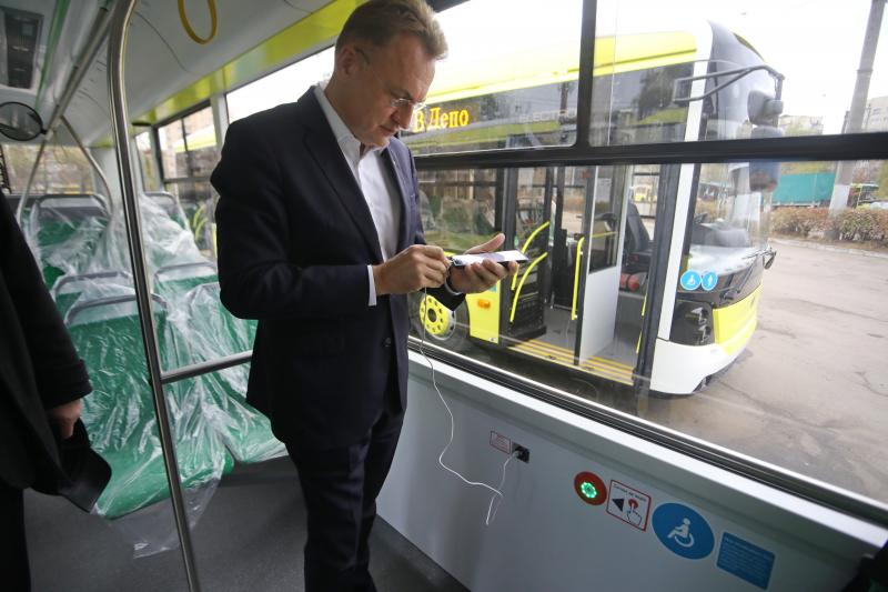 Львів отримав перших 10 нових тролейбусів. Фото Львівська міськрада.