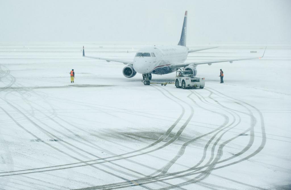 Через несприятливі погодні умови у Львові закрили аеропорт. Фото умовне.
