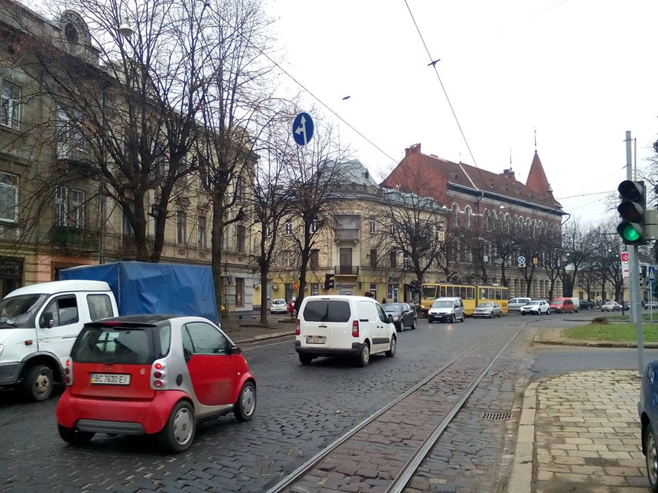 У Львові заборонили лівий поворот з вулиці Бандери на вулицю Героїв УПА