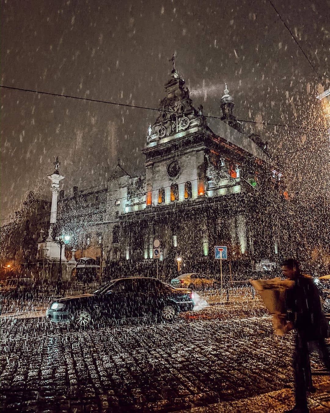 У ніч на 12 грудня Львів засипало рясним снігом. Фото: Mariya Ostash