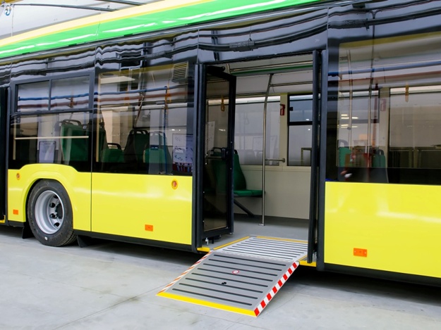 На вулиці Львова виїхали нові тролейбуси «Електрон»