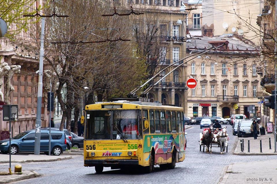 У Львові на вулиці Зеленій тролейбус збив пішохода. Фото: 
@lviveltrans