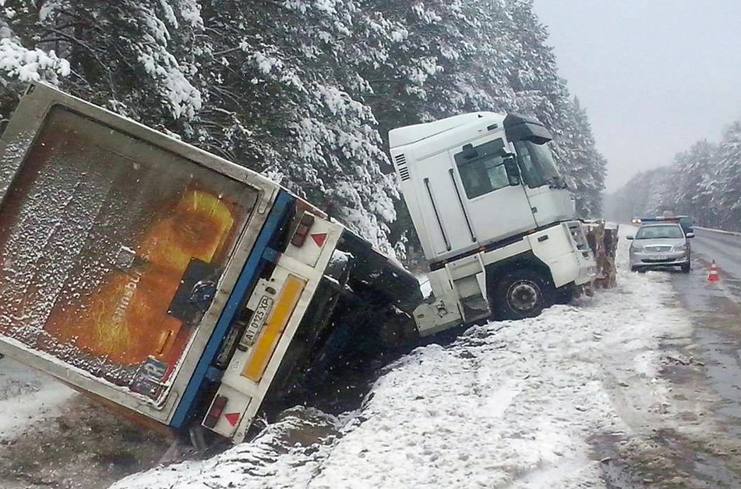 Через погіршення погодних умов у гірських районах Львівщини обмежили рух вантажівок. Фото умовне.